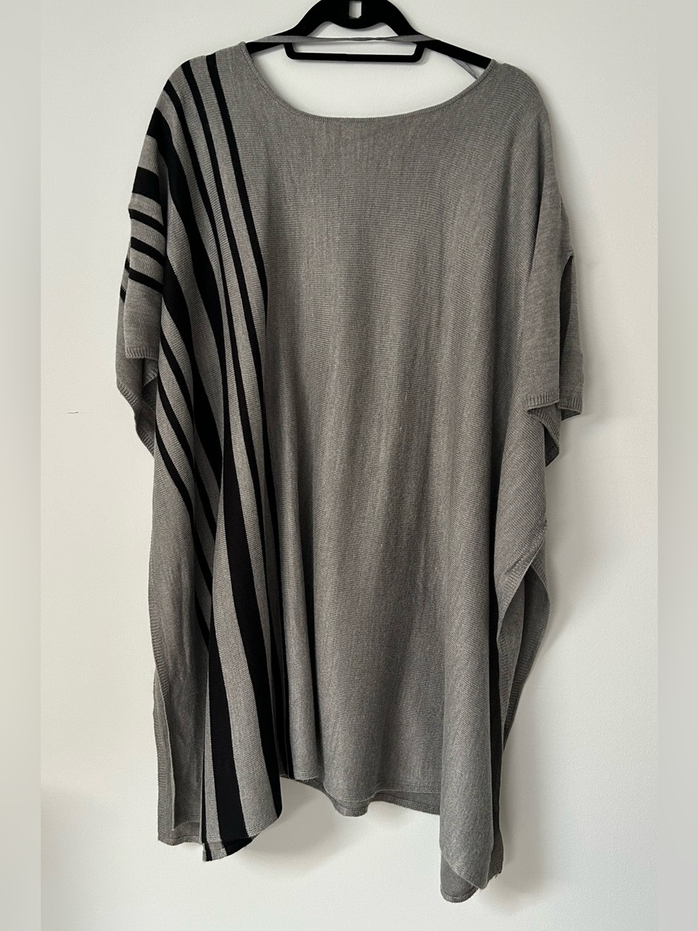 New York & Co. Gray Knit Poncho
